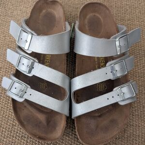 Birkenstock’s Florida Graceful Silver 3 Strap Size 39